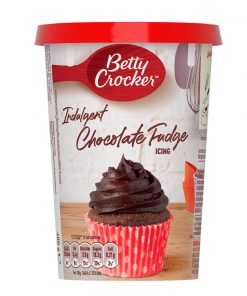Dose mit Betty Crocker Indulgent Chocolate Fudge Icing 400 g